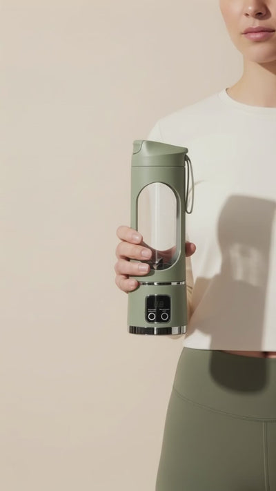 Le Freshy Blender One vert armée tenu à la main après une séance